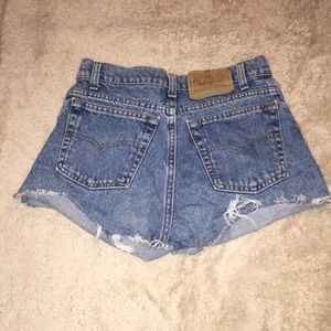 Vintage Levi's shorts (size small)